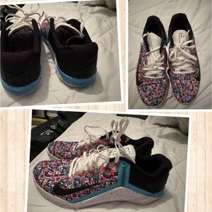 Nike sneakers women's size 9 worn once perfect condition